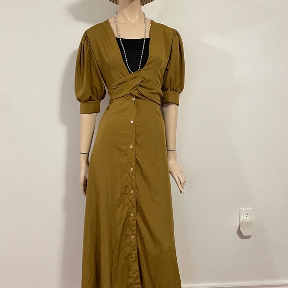 Maxi dress.Free size.Can fit up to 44cm bustline.Inner is not included. - Picture 2 of 3